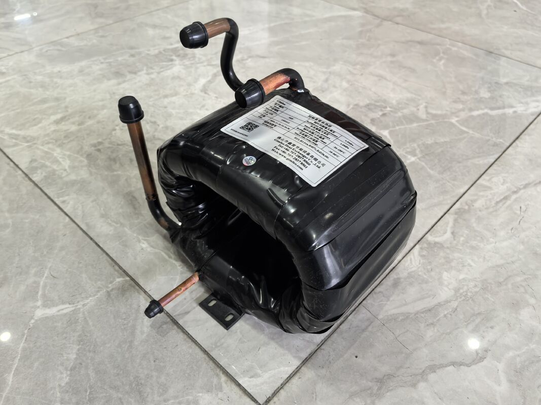 Pressione dell'acqua 1,0 MPa Scambiatore di calore coaxiale offrendo spessore della parete del tubo da 1,2 a 2,0 mm e orientamento dell'installazione verticale o orizzontale per il raffreddamento