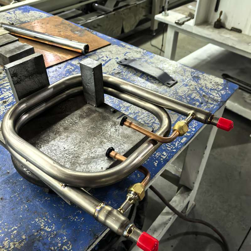 Scambiatore di calore tubo in tubo con pressione massima lato acqua 1,0 MPA, tubo esterno in titanio TA1 per installazione verticale o orizzontale